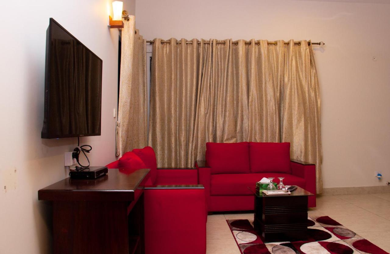 Livin Hub Guest House Исламабад Экстерьер фото