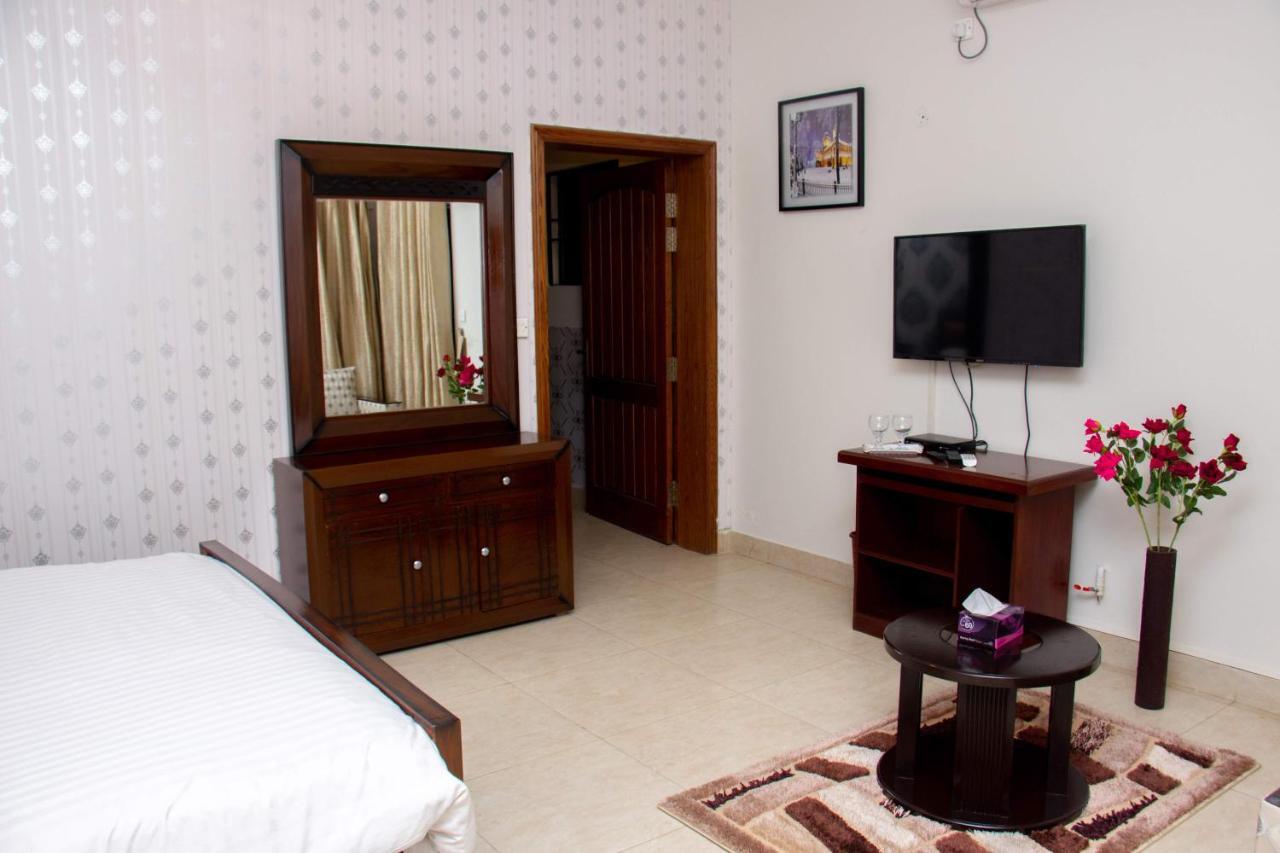 Livin Hub Guest House Исламабад Экстерьер фото